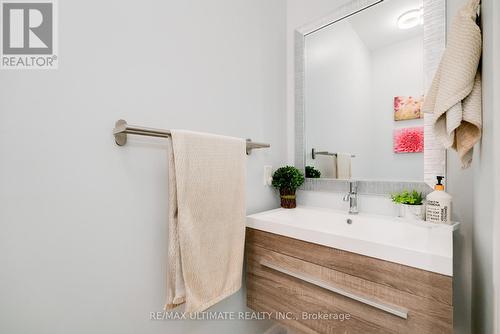 10 Torah Gate, Vaughan, ON - Indoor Photo Showing Bathroom