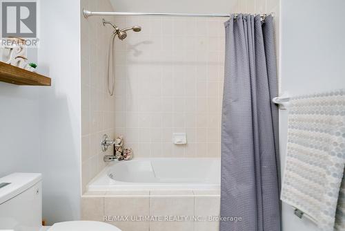 10 Torah Gate, Vaughan, ON - Indoor Photo Showing Bathroom