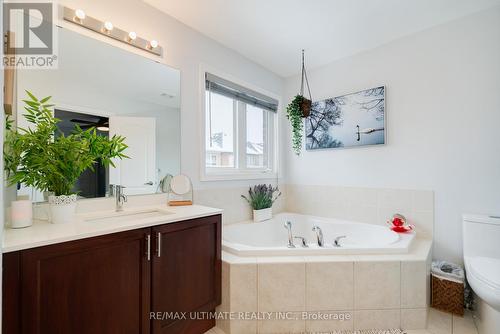 10 Torah Gate, Vaughan, ON - Indoor Photo Showing Bathroom