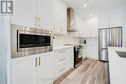 10 Torah Gate, Vaughan, ON - Indoor Photo Showing Kitchen With Stainless Steel Kitchen With Upgraded Kitchen