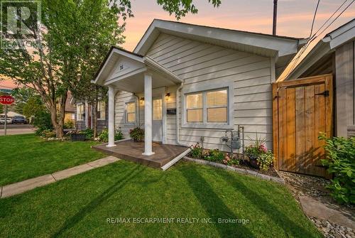 Front garden and access to backyard - 36 Queensdale Avenue W, Hamilton, ON - Outdoor