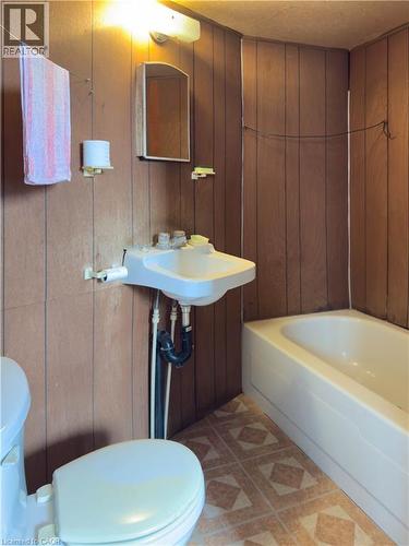 183 Wilson Street, Hamilton, ON - Indoor Photo Showing Bathroom