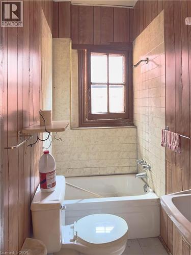 183 Wilson Street, Hamilton, ON - Indoor Photo Showing Bathroom