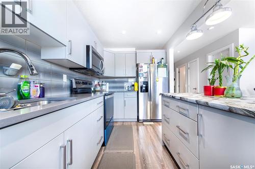 4166 Diefenbaker Drive, Saskatoon, SK - Indoor Photo Showing Kitchen