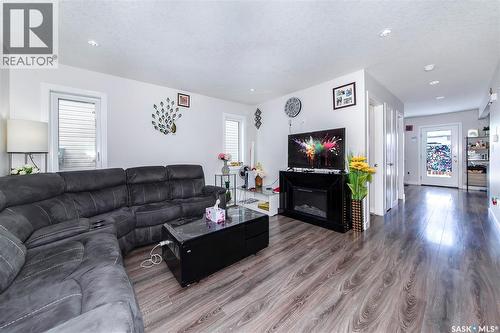 4166 Diefenbaker Drive, Saskatoon, SK - Indoor Photo Showing Living Room