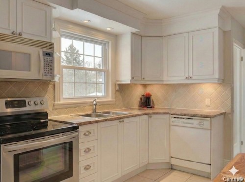Cuisine - 57 Crois. Maple, Beaconsfield, QC - Indoor Photo Showing Kitchen With Double Sink