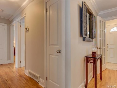 Hall d'entrée/Vestibule - 57 Crois. Maple, Beaconsfield, QC - Indoor Photo Showing Other Room