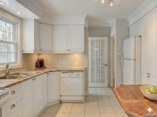 Cuisine - 57 Crois. Maple, Beaconsfield, QC - Indoor Photo Showing Kitchen With Double Sink