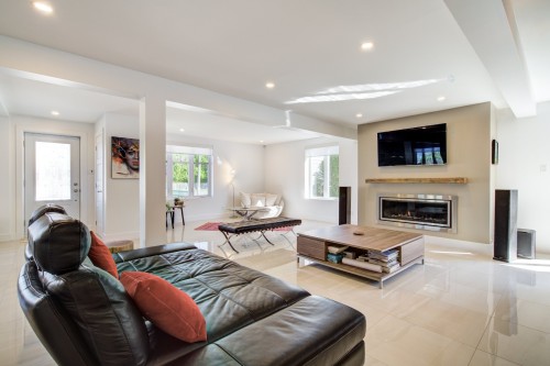 Salon - 11Y Rue Dupuis, Saint-Jacques, QC - Indoor Photo Showing Living Room With Fireplace