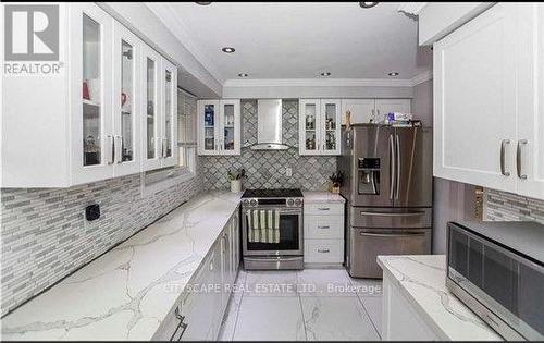 4154 Beacon Lane, Mississauga, ON - Indoor Photo Showing Kitchen With Upgraded Kitchen