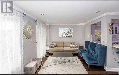 4154 Beacon Lane, Mississauga, ON - Indoor Photo Showing Living Room