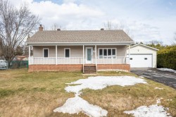 208 Rue Prairie  Saint-Jean-Sur-Richelieu, QC J2Y 1G2