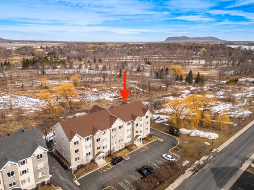 7-58 Rue Joseph-Bresse  Chambly, QC J3L 0W1