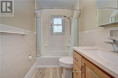 476 Prospect Avenue, Kitchener, ON - Indoor Photo Showing Bathroom