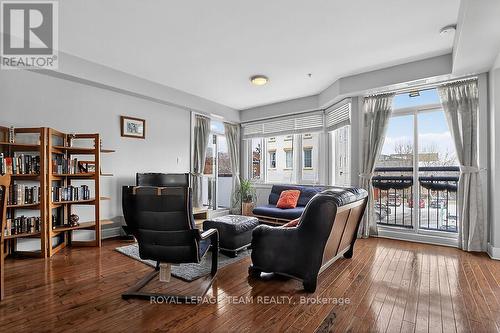 B204 - 124 Guigues Avenue, Ottawa, ON - Indoor Photo Showing Living Room