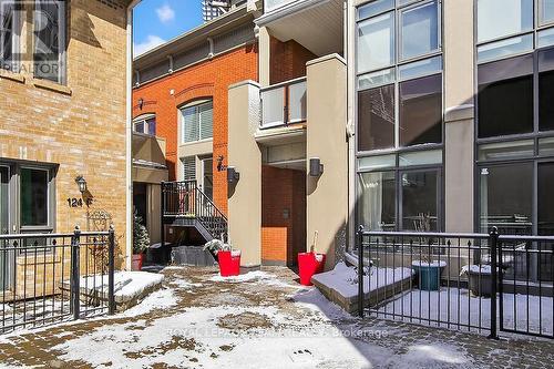 B204 - 124 Guigues Avenue, Ottawa, ON - Outdoor