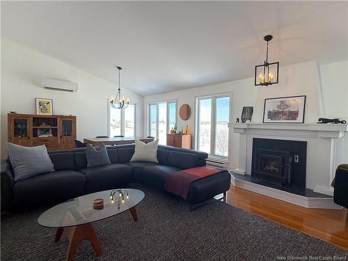 1295 Riverside Dr, Bathurst, NB 