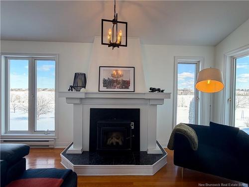 1295 Riverside Dr, Bathurst, NB 