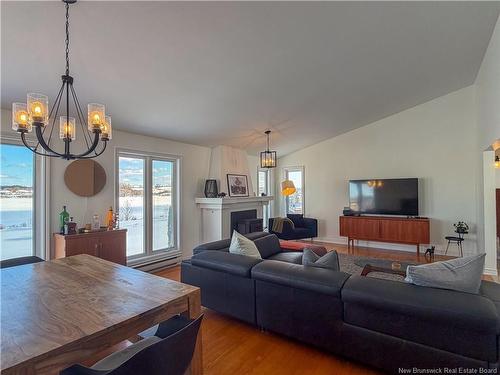 1295 Riverside Dr, Bathurst, NB 