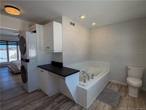 1295 Riverside Dr, Bathurst, NB 