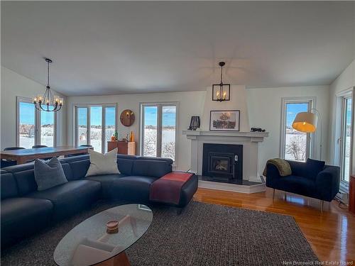 1295 Riverside Dr, Bathurst, NB 