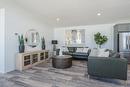 10 Vista Lane, Mitchell, MB  - Indoor Photo Showing Living Room 