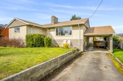 709 17th St  Courtenay, BC V9N 1Z2