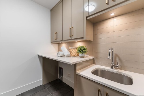 1221 Viewtop Rd, Duncan, BC 