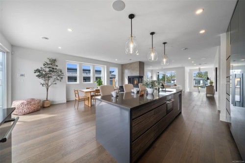 1221 Viewtop Rd, Duncan, BC 