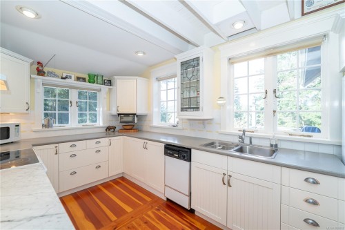 696 Rainbow Rd, Salt Spring, BC 