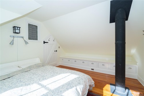 696 Rainbow Rd, Salt Spring, BC 