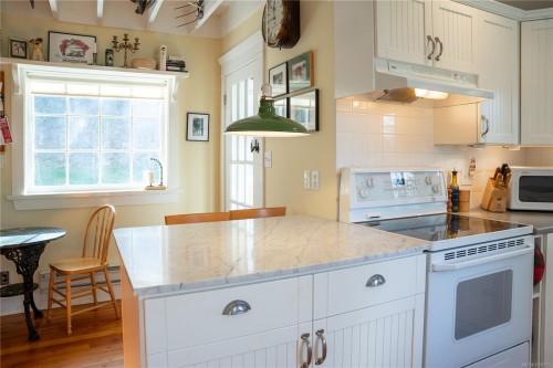 696 Rainbow Rd, Salt Spring, BC 