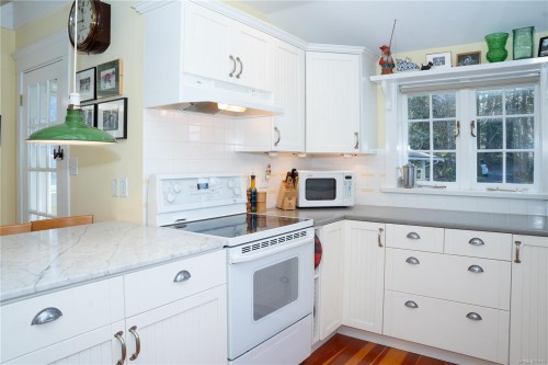 696 Rainbow Rd, Salt Spring, BC 