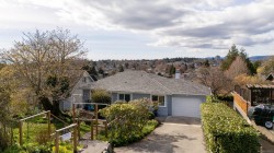 310 Windermere Pl  Victoria, BC V8S 3J3