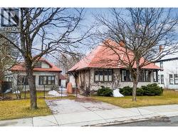 611 Mackenzie Avenue Revelstoke, BC V0E 2S0