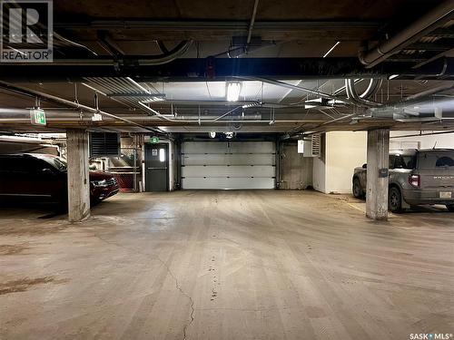 P89 412 Willowgrove Square, Saskatoon, SK - Indoor Photo Showing Garage