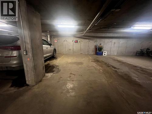 P89 412 Willowgrove Square, Saskatoon, SK - Indoor Photo Showing Garage