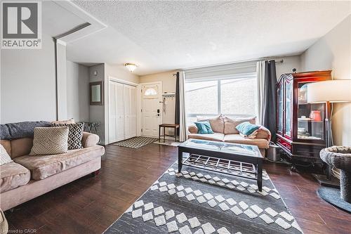 38 Glenburn Court, Hamilton, ON - Indoor Photo Showing Living Room