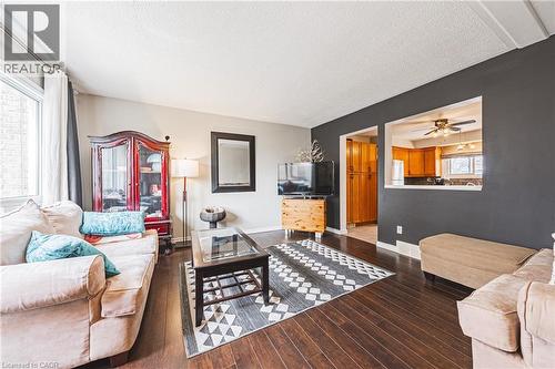 38 Glenburn Court, Hamilton, ON - Indoor Photo Showing Living Room