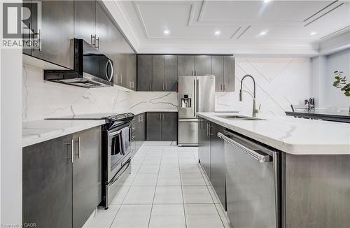 524 Linden Drive, Cambridge, ON - Indoor Photo Showing Kitchen With Upgraded Kitchen