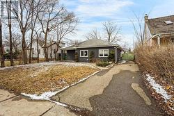 16 WOODWARD AVENUE  Brampton, ON L6V 1K1