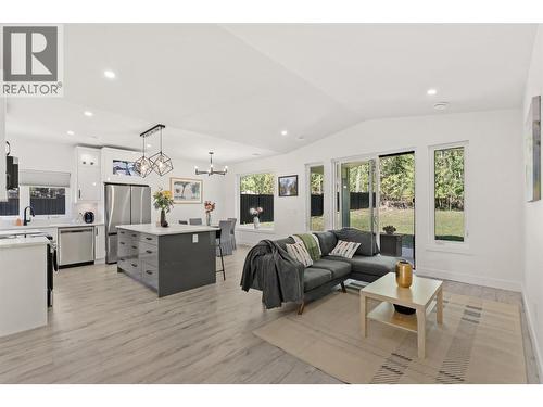 7670 Mountain Drive, Anglemont, BC 
