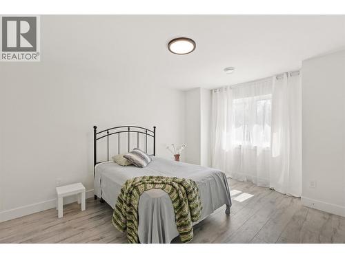 7670 Mountain Drive, Anglemont, BC 