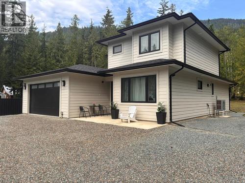 7670 Mountain Drive, Anglemont, BC 