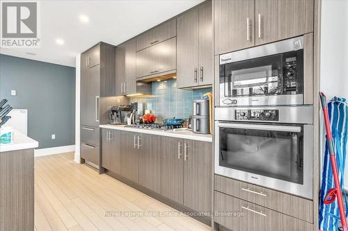 323 - 29 Queens Quay E, Toronto, ON - Indoor Photo Showing Kitchen