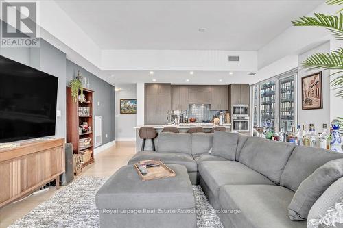 323 - 29 Queens Quay E, Toronto, ON - Indoor Photo Showing Living Room