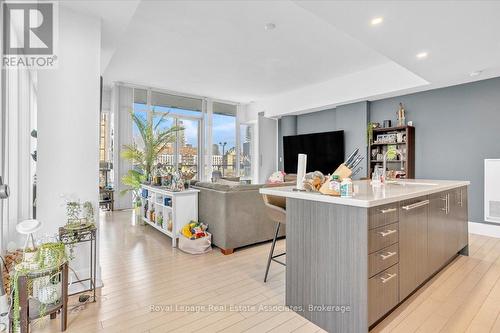 323 - 29 Queens Quay E, Toronto, ON - Indoor