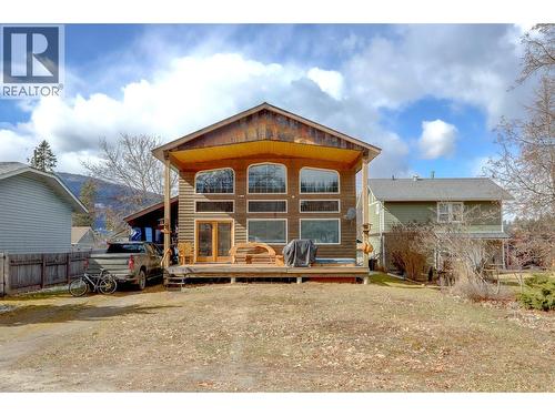 308 3rd Avenue NW  Nakusp, BC V0G 1R1