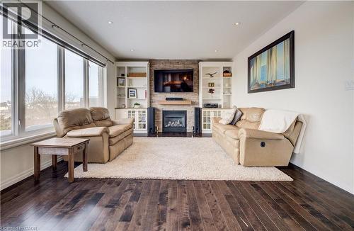 268 Evens Pond Crescent, Kitchener, ON - Indoor Photo Showing Living Room With Fireplace
