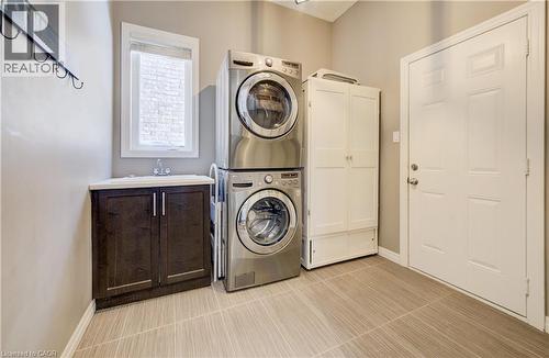 268 Evens Pond Crescent, Kitchener, ON - Indoor Photo Showing Laundry Room